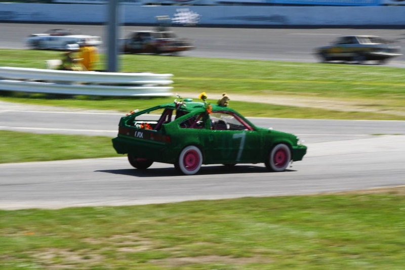 Illustration for article titled The 24 Hours Of LeMons New England 2009 Über Gallery, Part 4